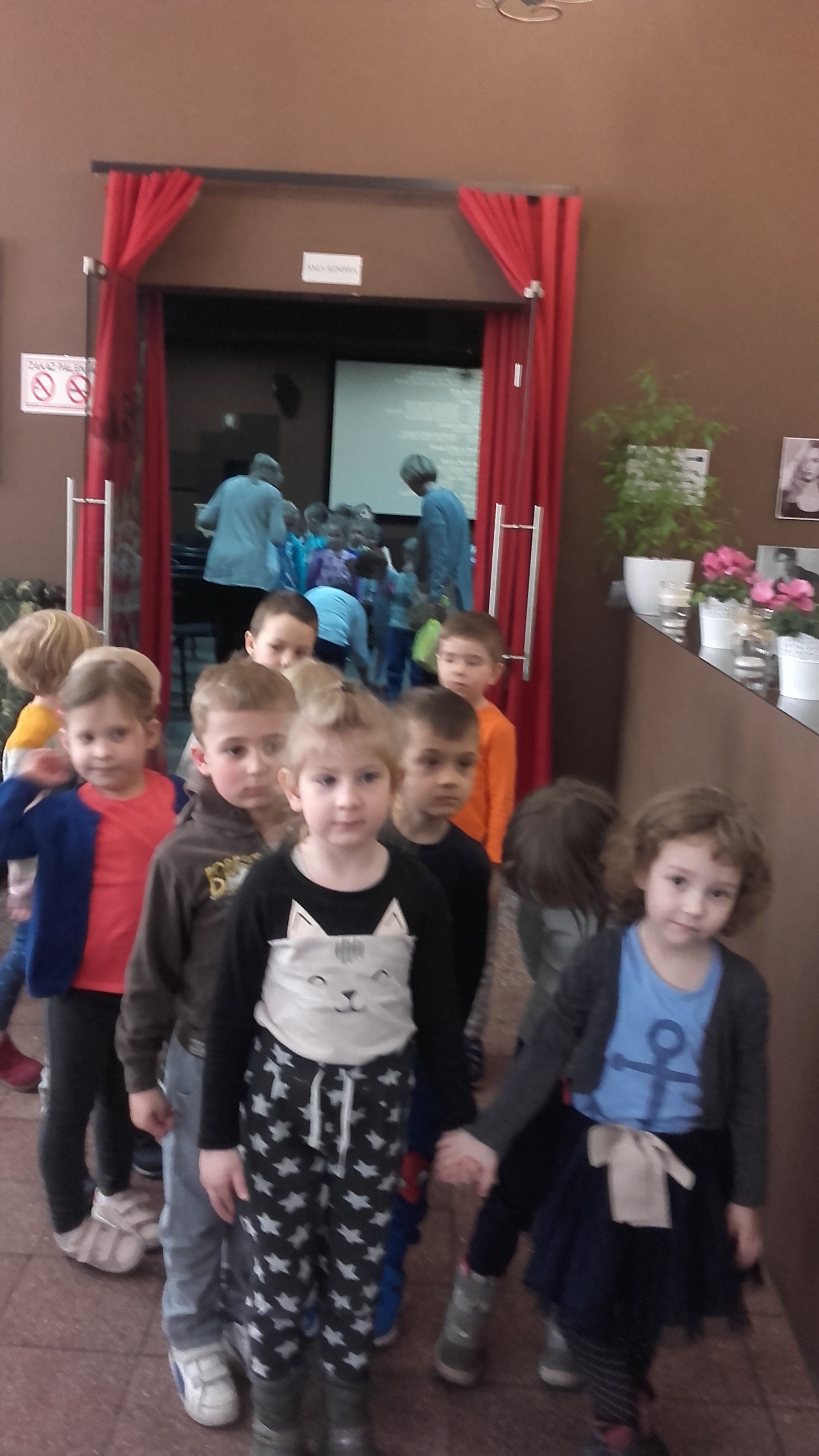 Wycieczka do KINA ZA ROGIEM.